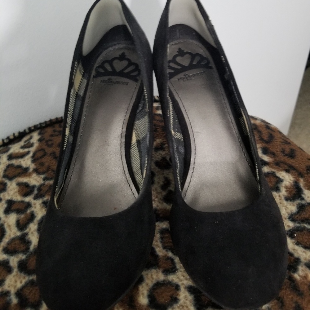 Black wedge heels